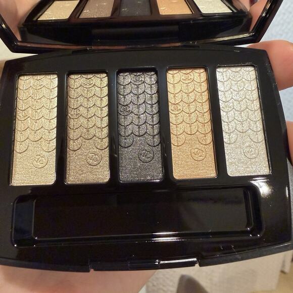 CHANEL Lumiere Graphique Eyeshadow Palette Holiday 2023 Winter Makeup Collection - Picture 3 of 5